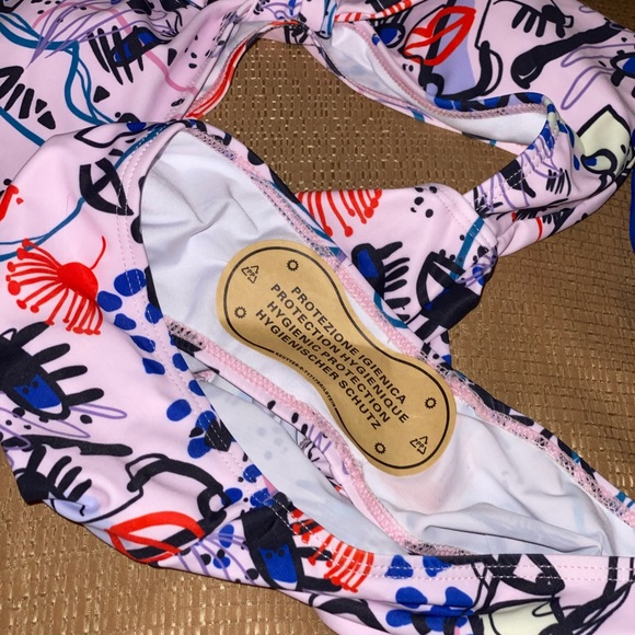 New Monokini Swimsuit with accent sleeves - Picture 12 of 13